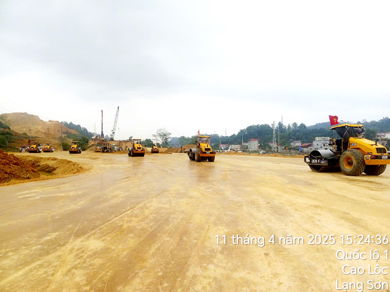 XE LU JCB 116D TẠI DỰ ÁN ĐƯỜNG CAO TỐC HỮU NGHỊ – CHI LĂNG, TỈNH LẠNG SƠN